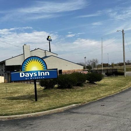 Days Inn & Suites By Wyndham Caseyville Extérieur photo