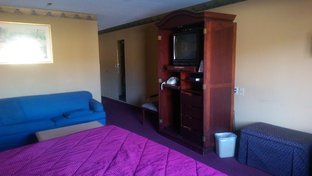 Days Inn & Suites By Wyndham Caseyville Chambre photo