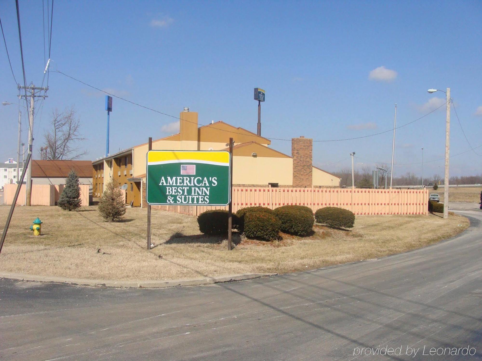 Days Inn & Suites By Wyndham Caseyville Extérieur photo